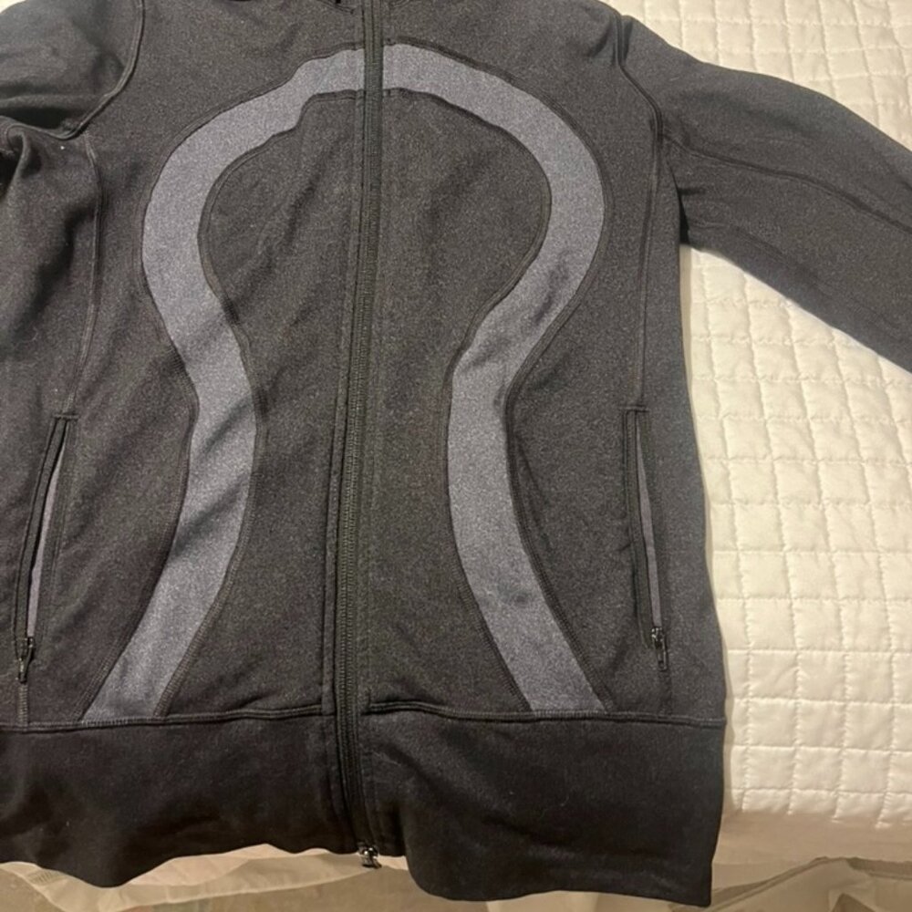 Lululemon Two-Tone Grey Zip Up Jacket | Hooded | Thumbholes | Size 6 - Picture 3 of 8